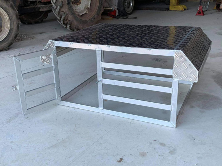 Willow Creek General Engineering Services Custom Dog Box Fur Ute